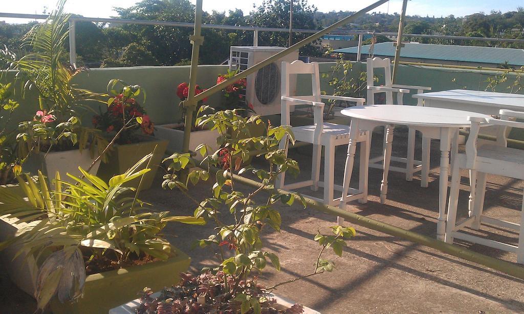 Norman'S Court Resort & Sky Restaurant Club Montego Bay Esterno foto
